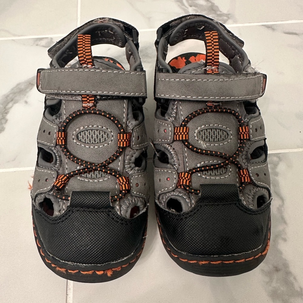 Toddler Boy size 9.5 Stone Canyon sandal